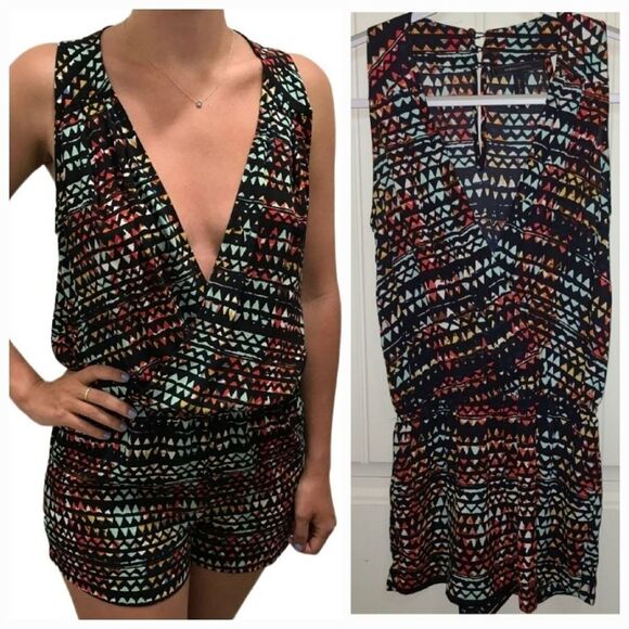 BCBGMazazria Romper Women's Thalia Opaline Green Pocket Sleeveless V-neck Short - Picture 2 of 12